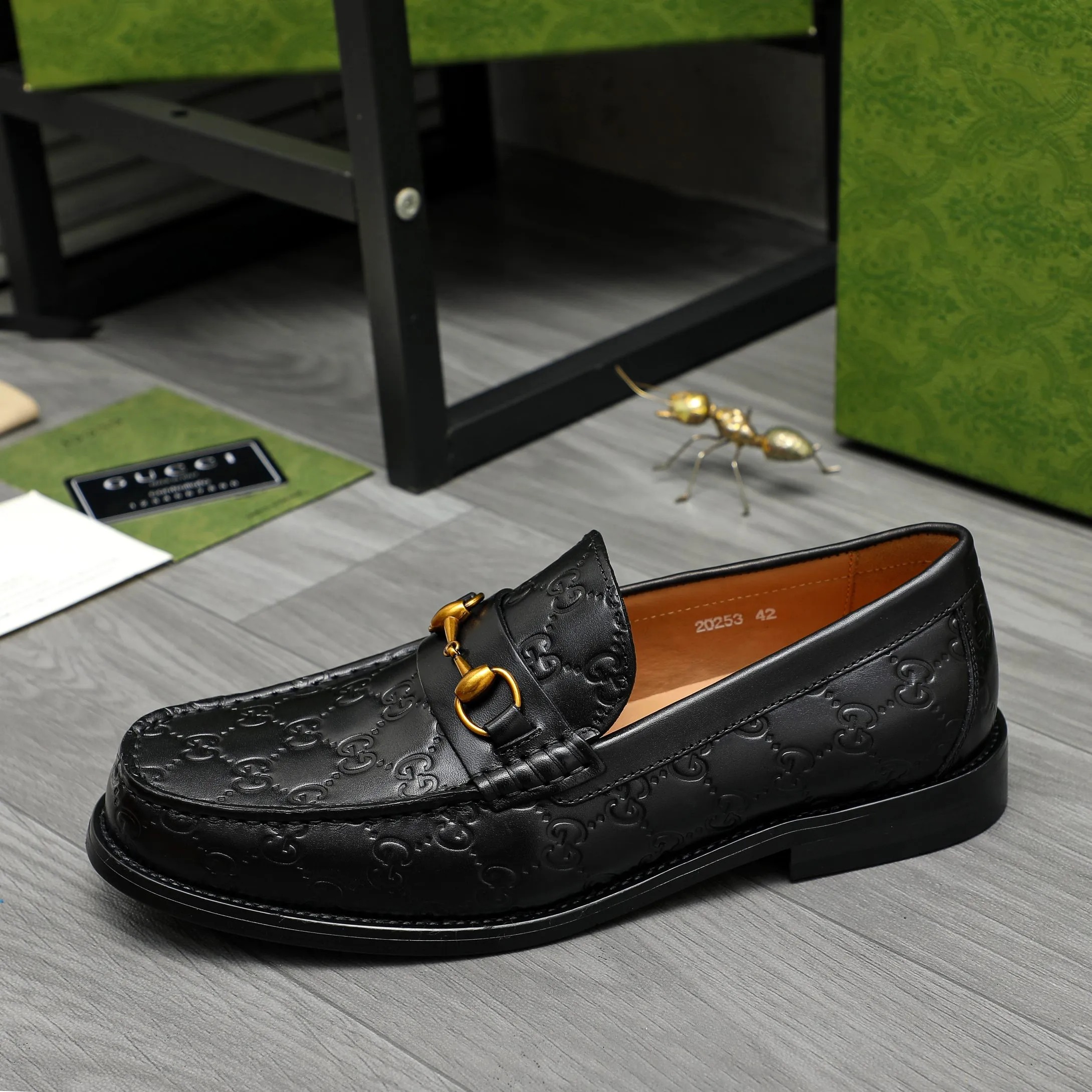 Men's shoes 💰420 Product trademark: GUCCI "Gucci" business slip-on leather shoes Regular size: 38-45 (45. Customized, non-returnable) Product materials: Selected embossed cowhide upper, cowhide lining, original rubber outsole